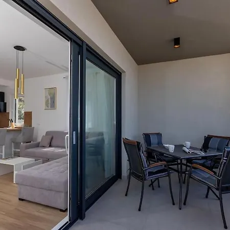 New, Modern Ivano With Pool And Sea View * Makarska