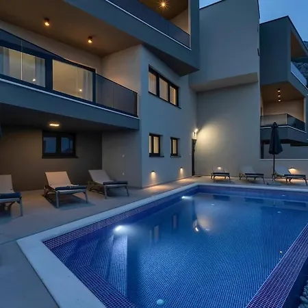 Villa New, Modern Ivano With Pool And Sea View