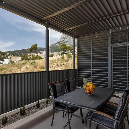 New, Modern Ivano With Pool And Sea View