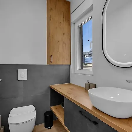 New, Modern Ivano With Pool And Sea View * Makarska