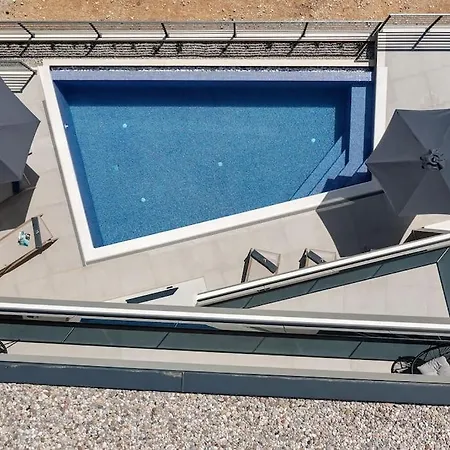 New, Modern Ivano With Pool And Sea View *
