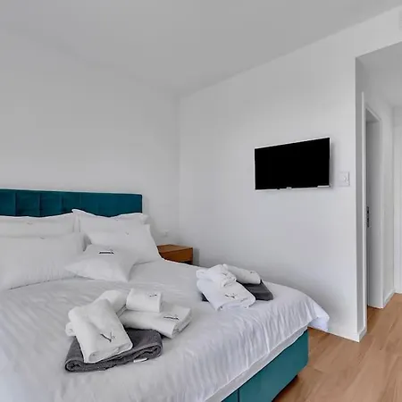 New, Modern Ivano With Pool And Sea View Villa