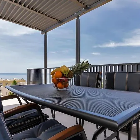 New, Modern Ivano With Pool And Sea View