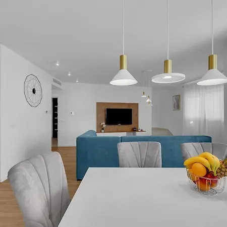 New, Modern Ivano With Pool And Sea View * Makarska