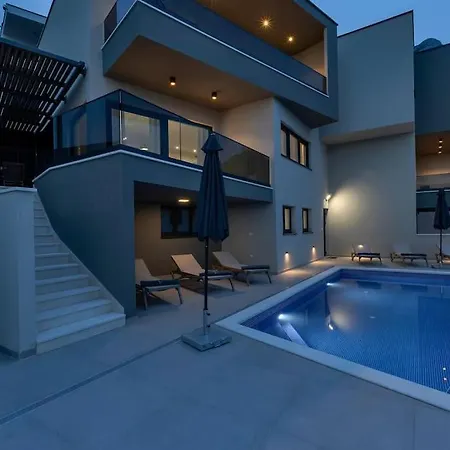 New, Modern Ivano With Pool And Sea View Villa