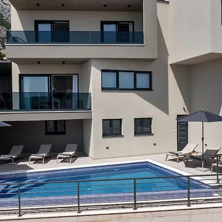 New, Modern Ivano With Pool And Sea View *