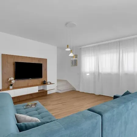 New, Modern Ivano With Pool And Sea View * Makarska