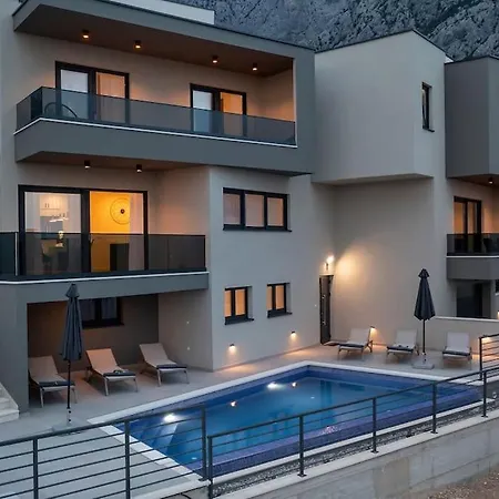 New, Modern Ivano With Pool And Sea View *