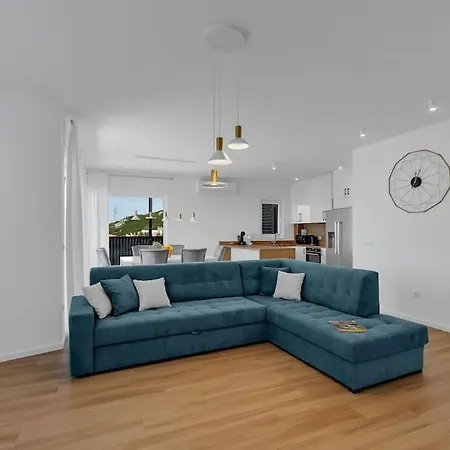 New, Modern Ivano With Pool And Sea View * Makarska