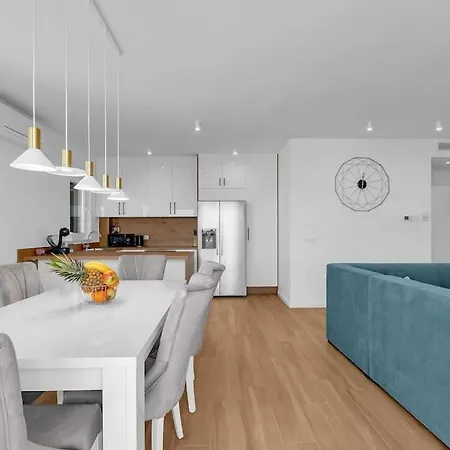 Villa New, Modern Ivano With Pool And Sea View