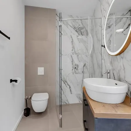 Villa New, Modern Ivano With Pool And Sea View *