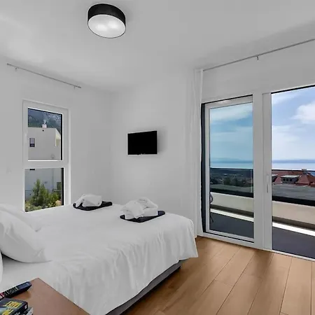 Villa New, Modern Ivano With Pool And Sea View