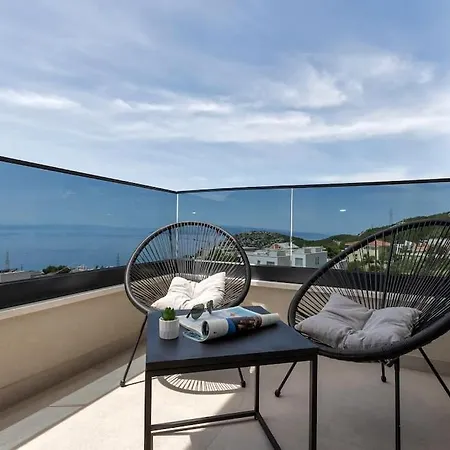 Villa New, Modern Ivano With Pool And Sea View
