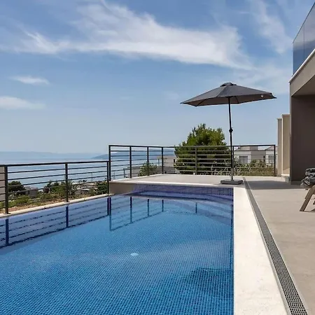 New, Modern Ivano With Pool And Sea View