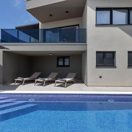 New, Modern Ivano With Pool And Sea View